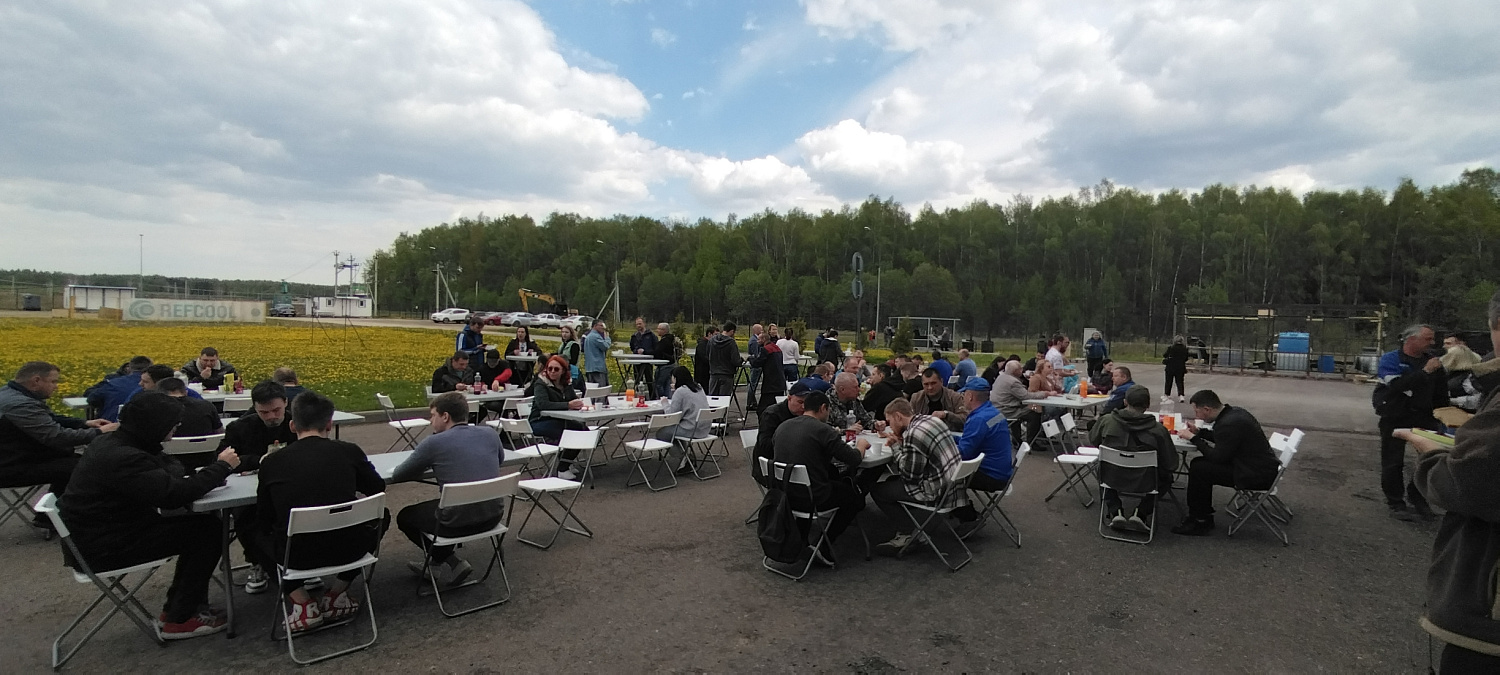 Праздник весны на заводе "РЕФКУЛ"